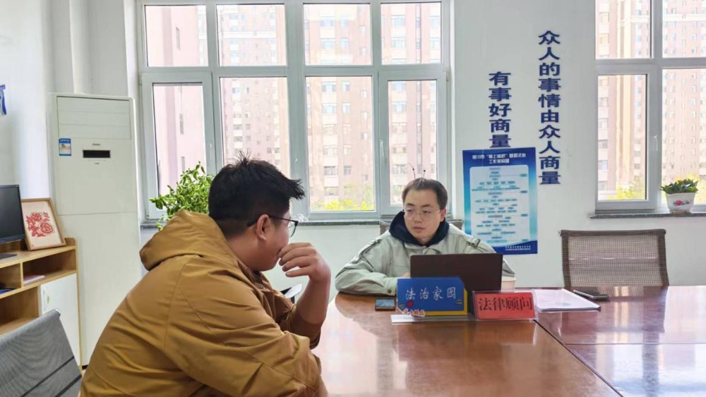 银川市金凤区湖畔嘉苑西区社区：律师坐班解民忧 法治赋能强治理