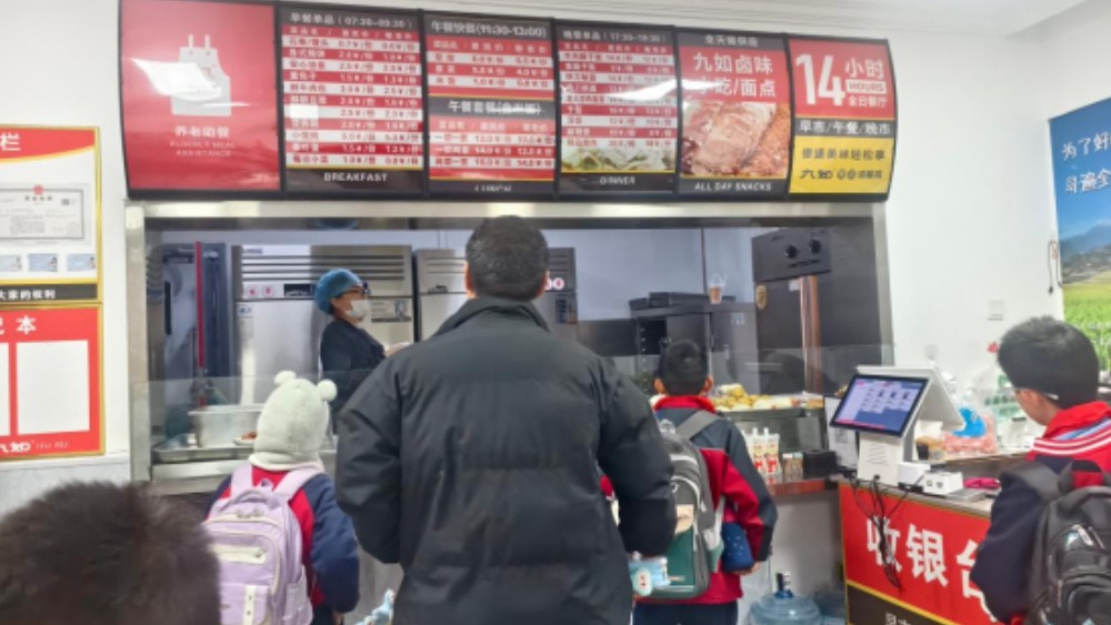 银川市金凤区清馨苑社区：暖心餐暖胃更暖心 小食堂传情亦传爱