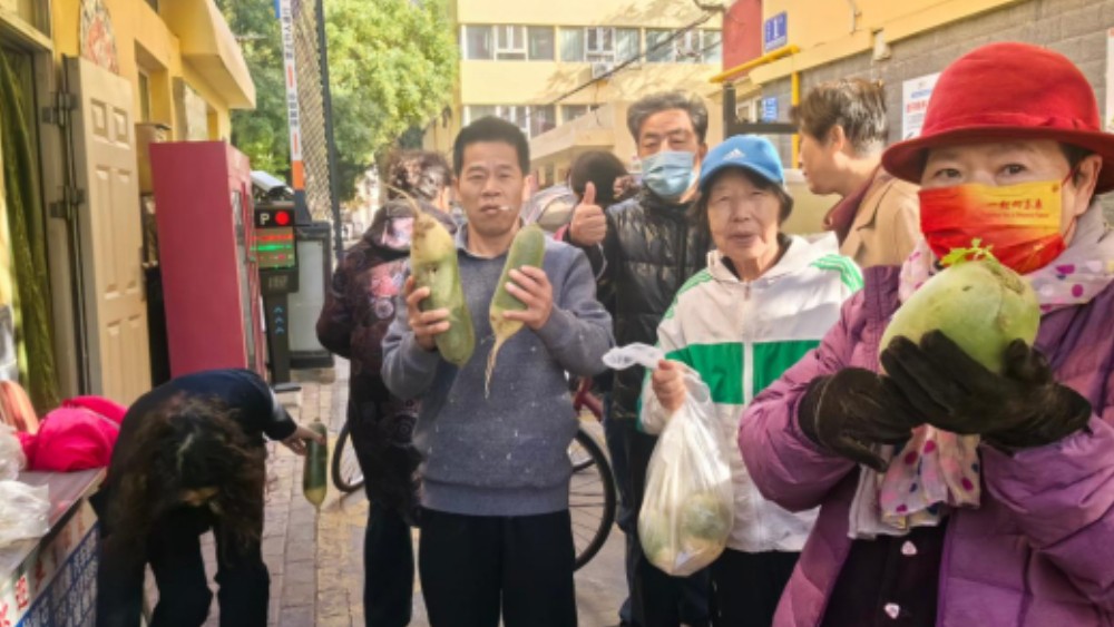 银川卓达物业服务有限公司 ：暖心助农纾困境 清甜萝卜润民心