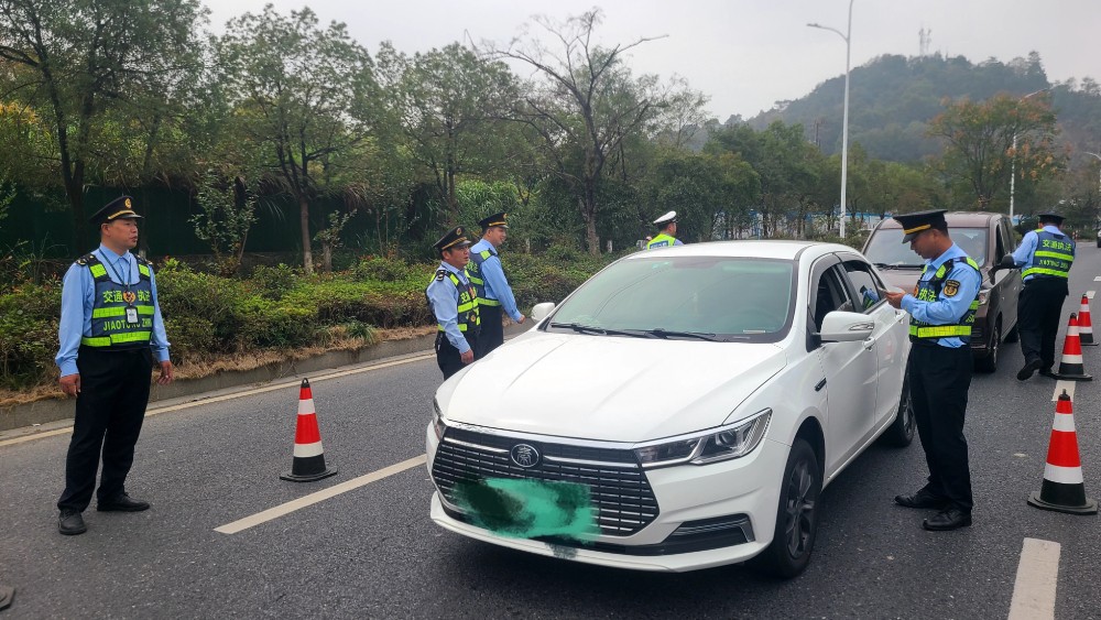 宜春市交通运输执法支队：联勤联动强整治 “打非治违”保平安