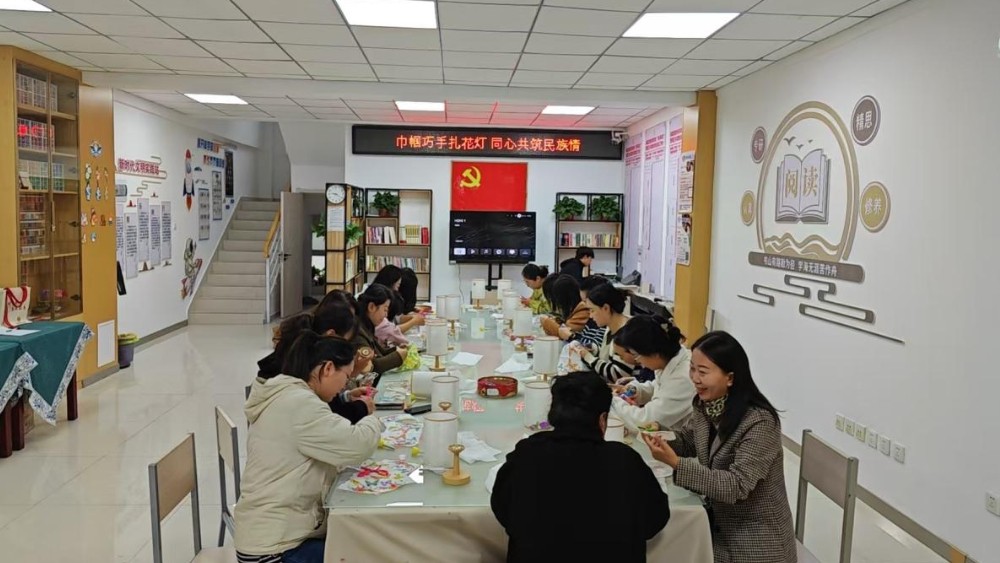 银川市兴庆区泰和社区：巾帼巧手扎花灯 同心共筑民族情