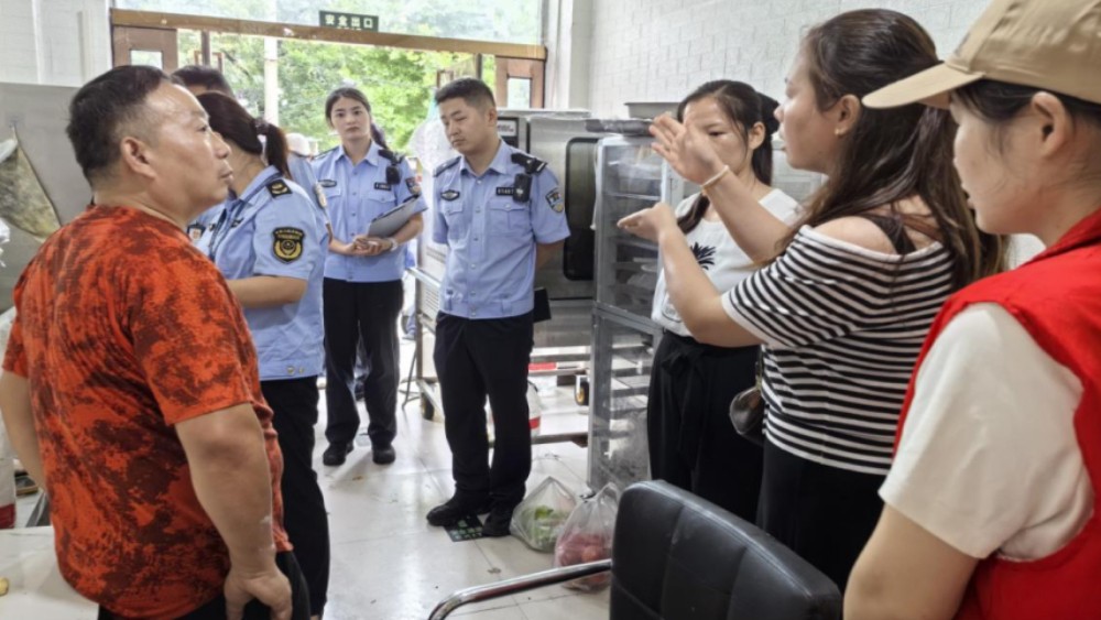 循味发现不起眼加工点，揪出隐藏在社区的食品安全隐患