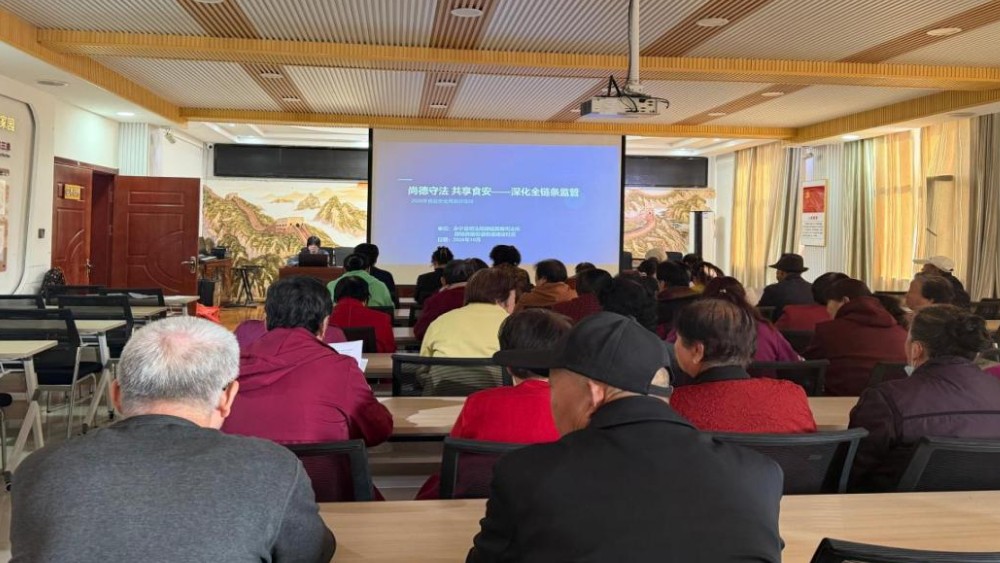 分层普法进社区校园商户 精准守护“舌尖上的安全”