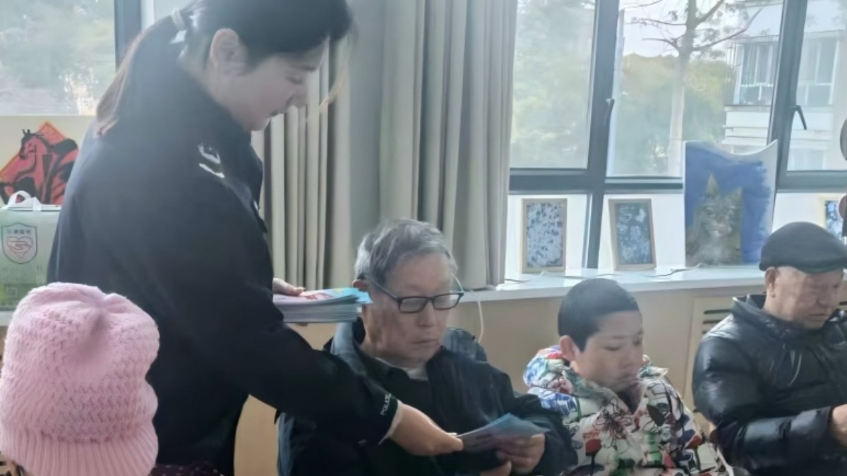 新疆生产建设兵团第七师胡杨河市司法局天北新区司法所开展敬老月普法宣传