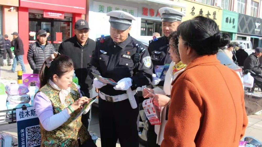 冰城公安交管面对面给务工群众算“安全账”