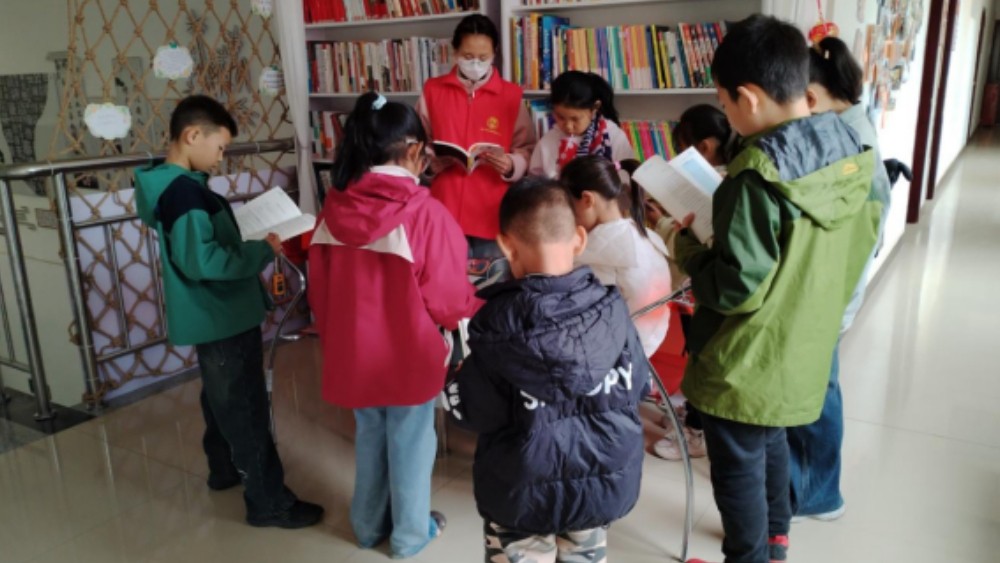 银川市永宁县胜利社区：趣味课堂辨真伪 绿色阅读护青苗