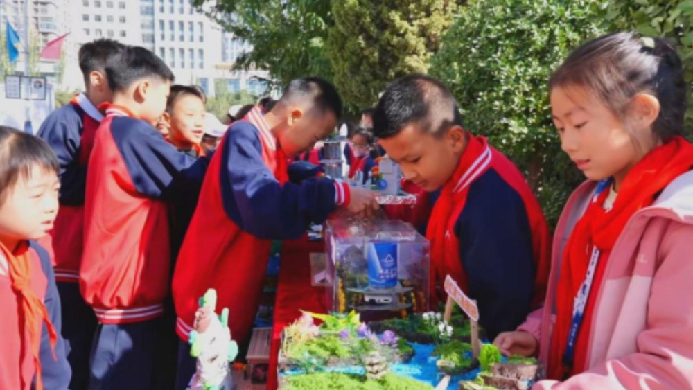 银川市金凤区清馨苑社区：科普大篷车进校园 流动科技点亮童心