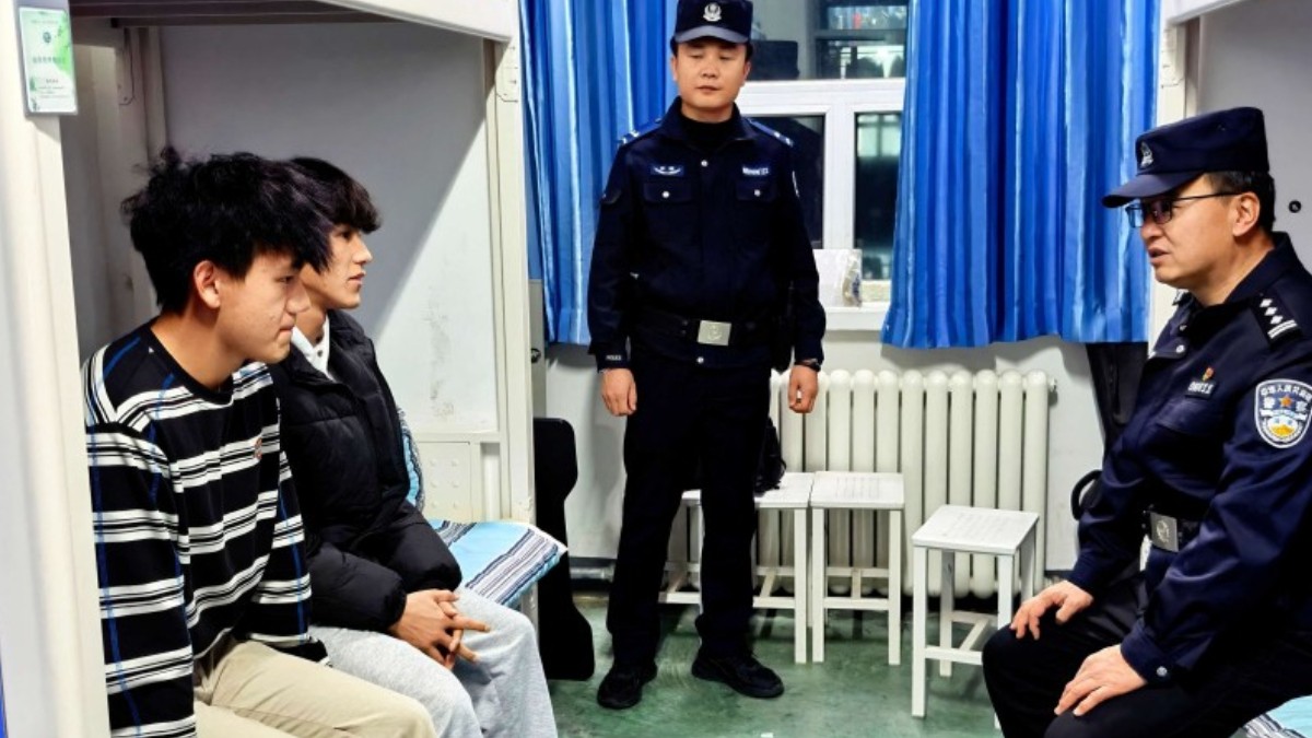 新疆奎屯市公安局：安全检查抓得紧 守护校园平安冬