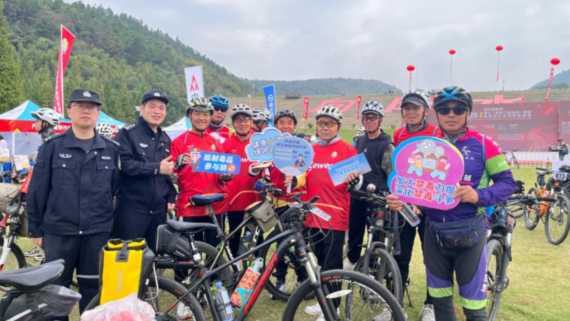 安徽马鞍山：禁毒宣传“骑”进赛事现场