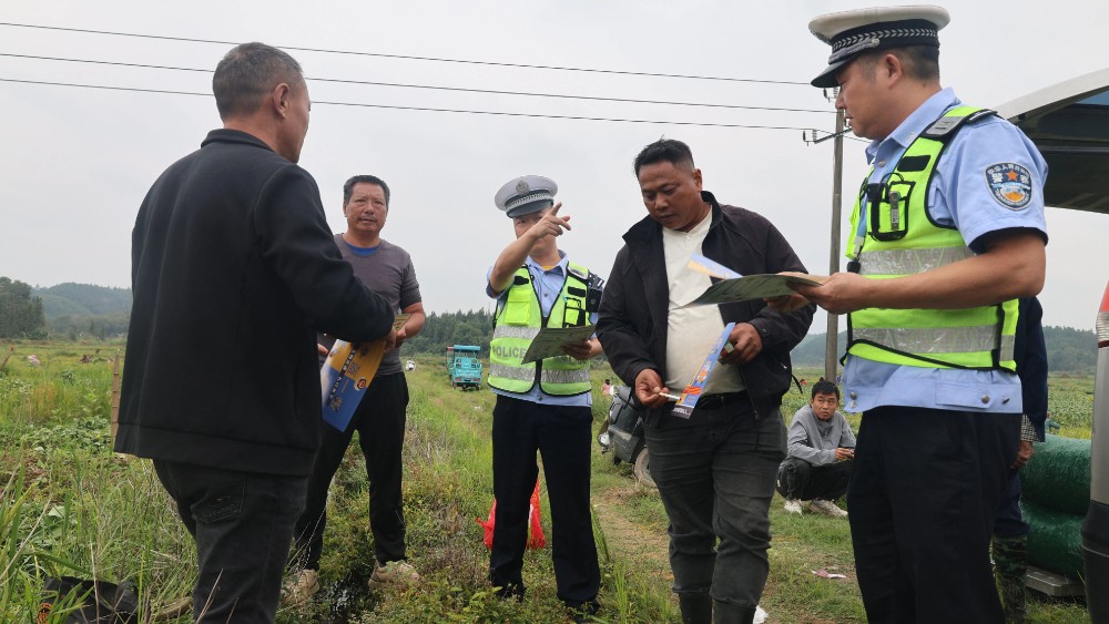 宜春万载交警广宣教，织密防线护民安