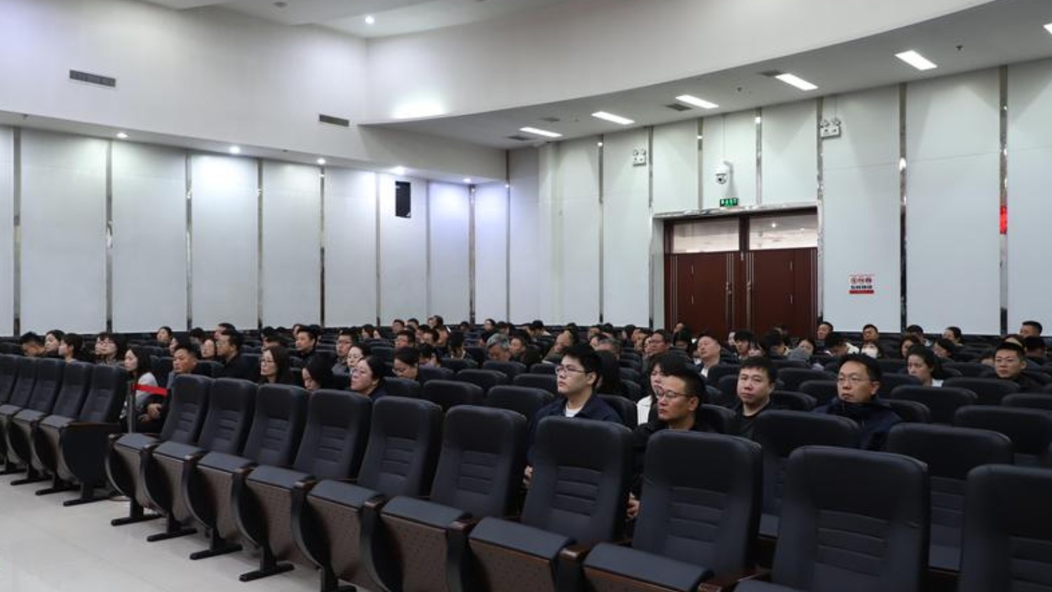 零距离接受警示教育 神木22家国企干部职工旁听受贿案庭审