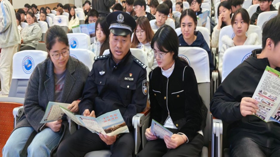 经侦宣传进校园 支招防范非法集资