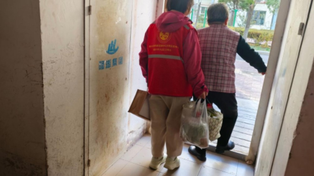 银川市兴庆区玺悦社区：暖心搭把手 走访有温度