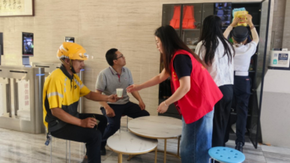 吴忠市利通区乃光湖社区：小驿站撬动大治理 新群体绘就同心圆