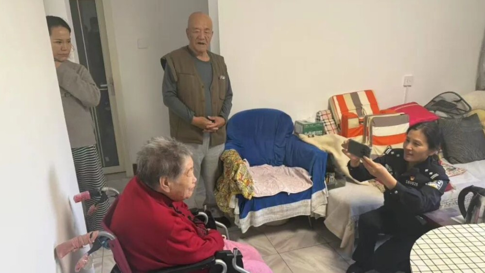 上门办证暖人心 贴心服务零距离