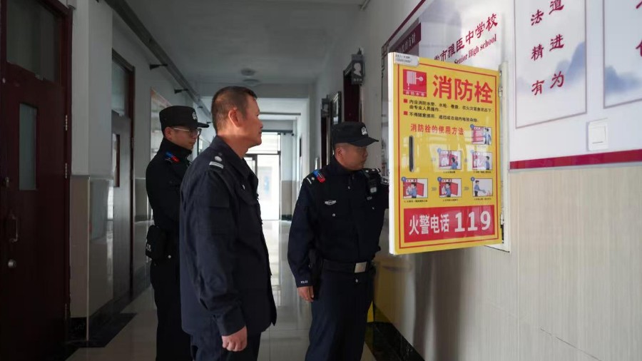 见警察 见警车 见警灯｜冰城公安关口前移防风险，逐校排查安全隐患