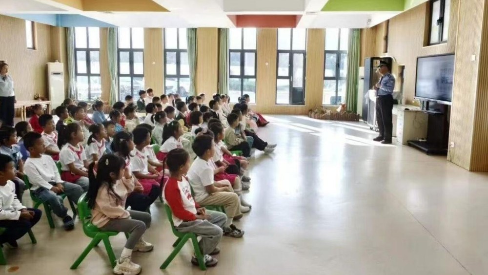 筑牢安全防线！青岛公安多场景开展消防安保实战培训
