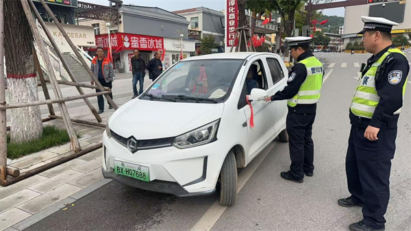 依法严查非标车辆 净化道路环境——陕西淳化公安交警开展三、四轮电动车专项整治行动