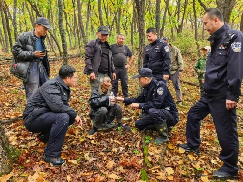 70小时生死营救！八旬老人昏迷深山，黑龙江林区公安空地联动成功救出