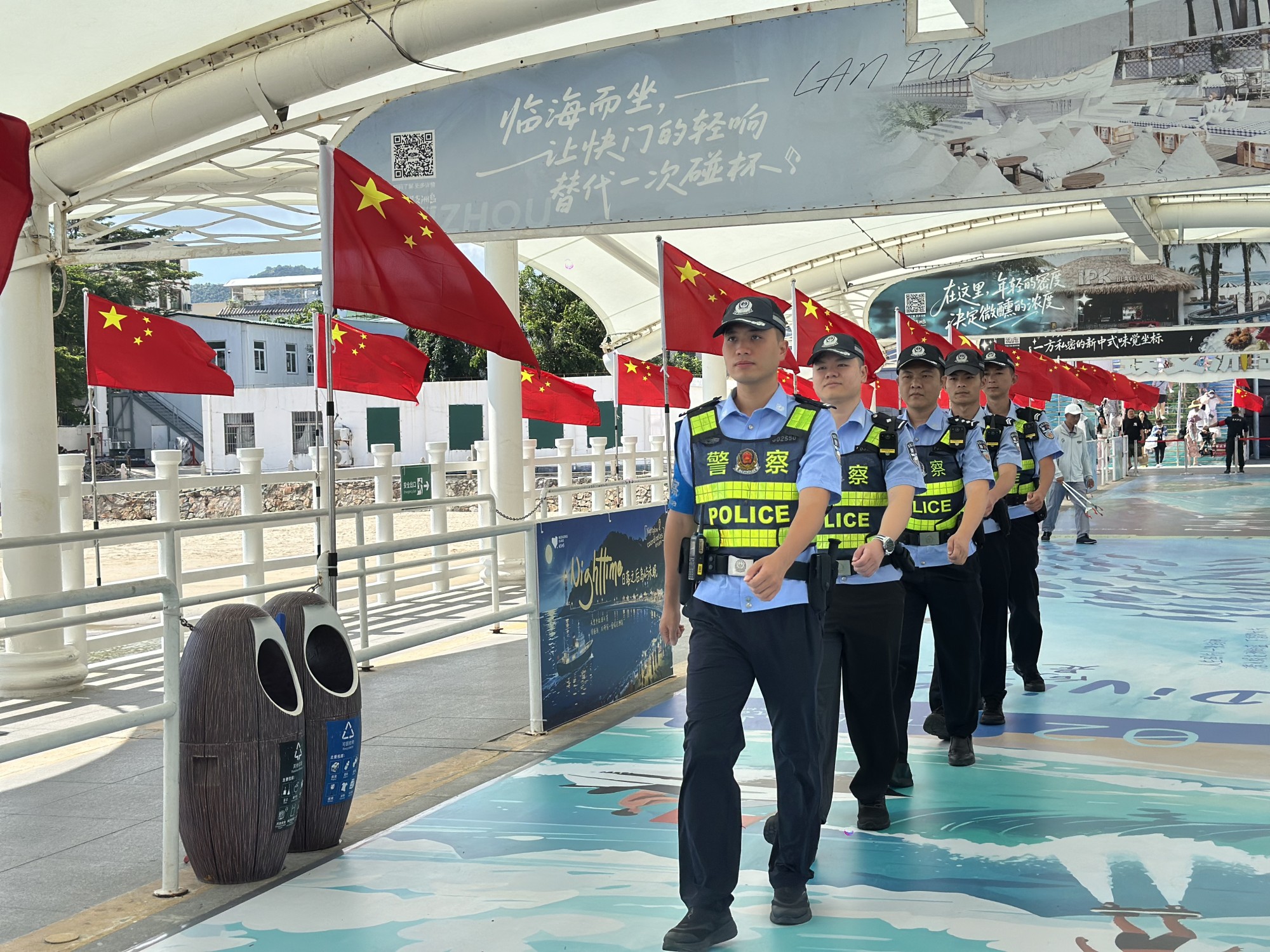 山海藏锦绣 警色护平安！三亚后海海岸派出所坚守岗位护航国庆假期