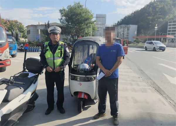 陕西柞水公安交警开展三、四轮车专项整治行动