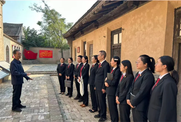 踏访红色摇篮 淬炼青春法魂——陕西韩城法院基层法庭党支部赴范家庄党支部开展主题党日活动