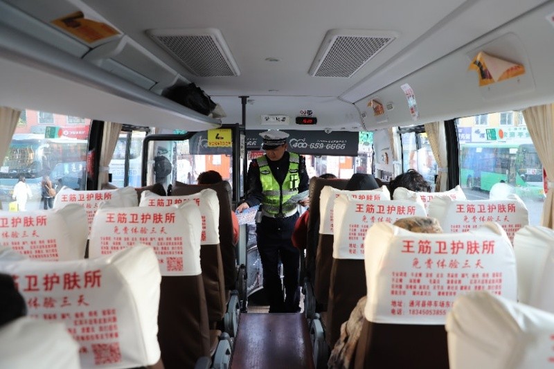秋风起 警灯亮 黑龙江省哈尔滨市通河公安筑牢秋季交通安全防线