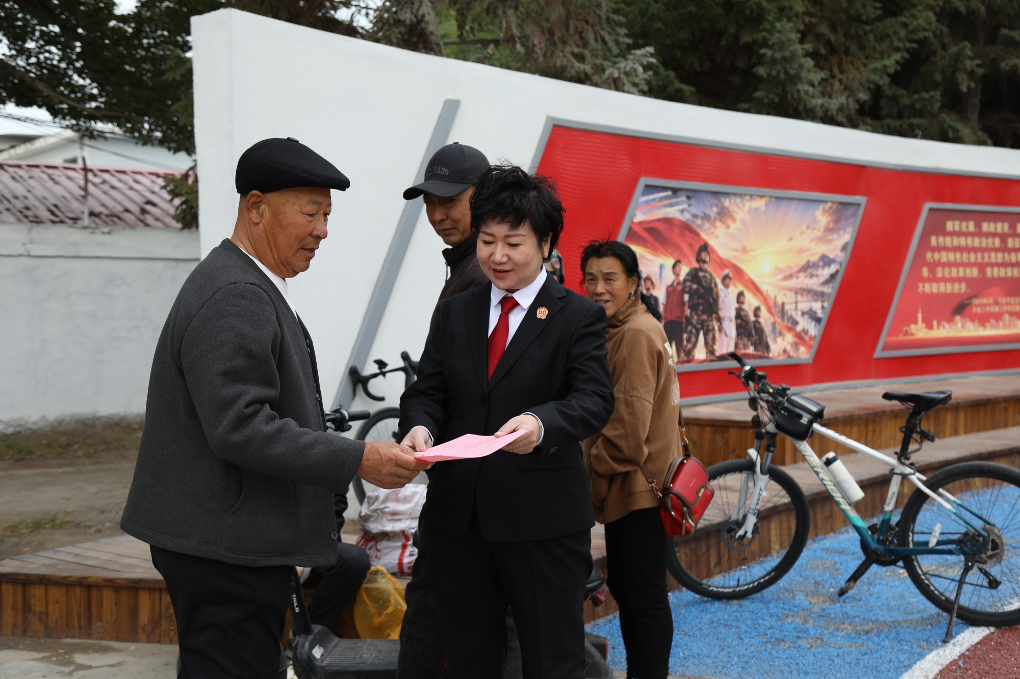 法护飞羽 共守家园——内蒙古通辽铁路运输法院开展2026年世界候鸟日普法宣传活动