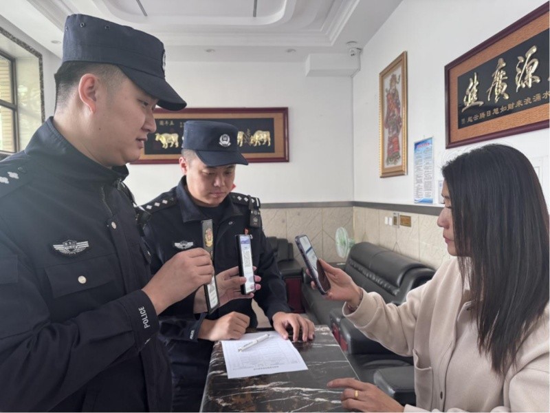 黑龙江省林区公安局东京城分局东京城第二派出所常态化开展“亮码入企”工作