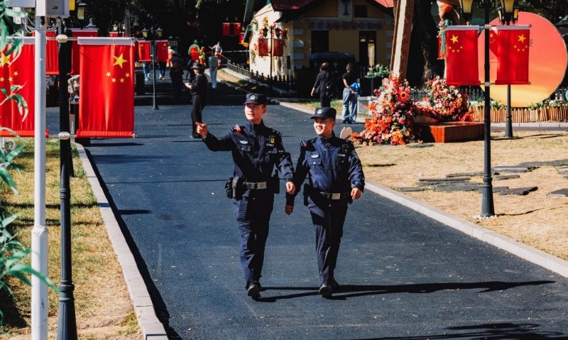 黑龙江省哈尔滨市公安局：屯警街面护平安 秋季巡防暖民心