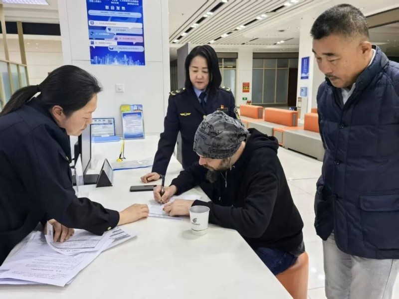 黑龙江佳木斯核发首张外国投资者主体资格证明“三地互认”营业执照