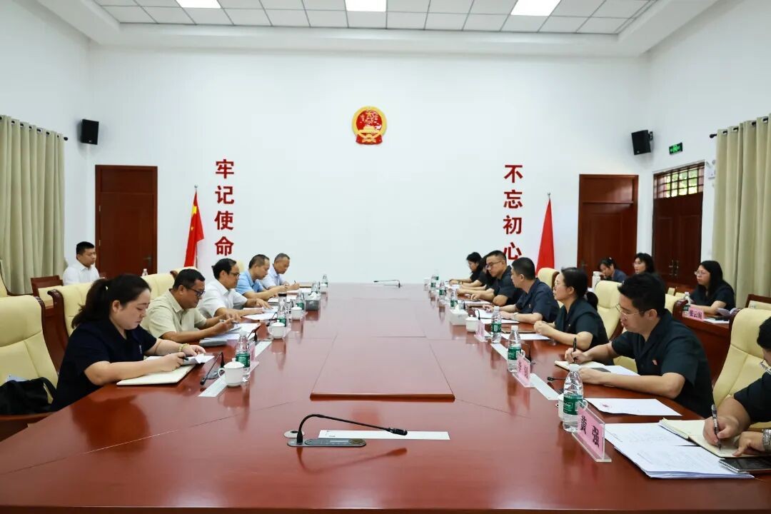 三亚中院院长刘振勇一行到崖州法院调研指导审判执行重点工作