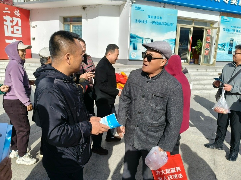 黑龙江省伊春市汤旺县综治中心开展普法宣传进商铺活动 夯实基层治理根基