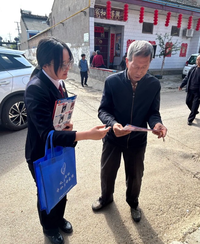陕西合阳县人民检察院普法 “接地气” 扫黑除恶宣传进乡村