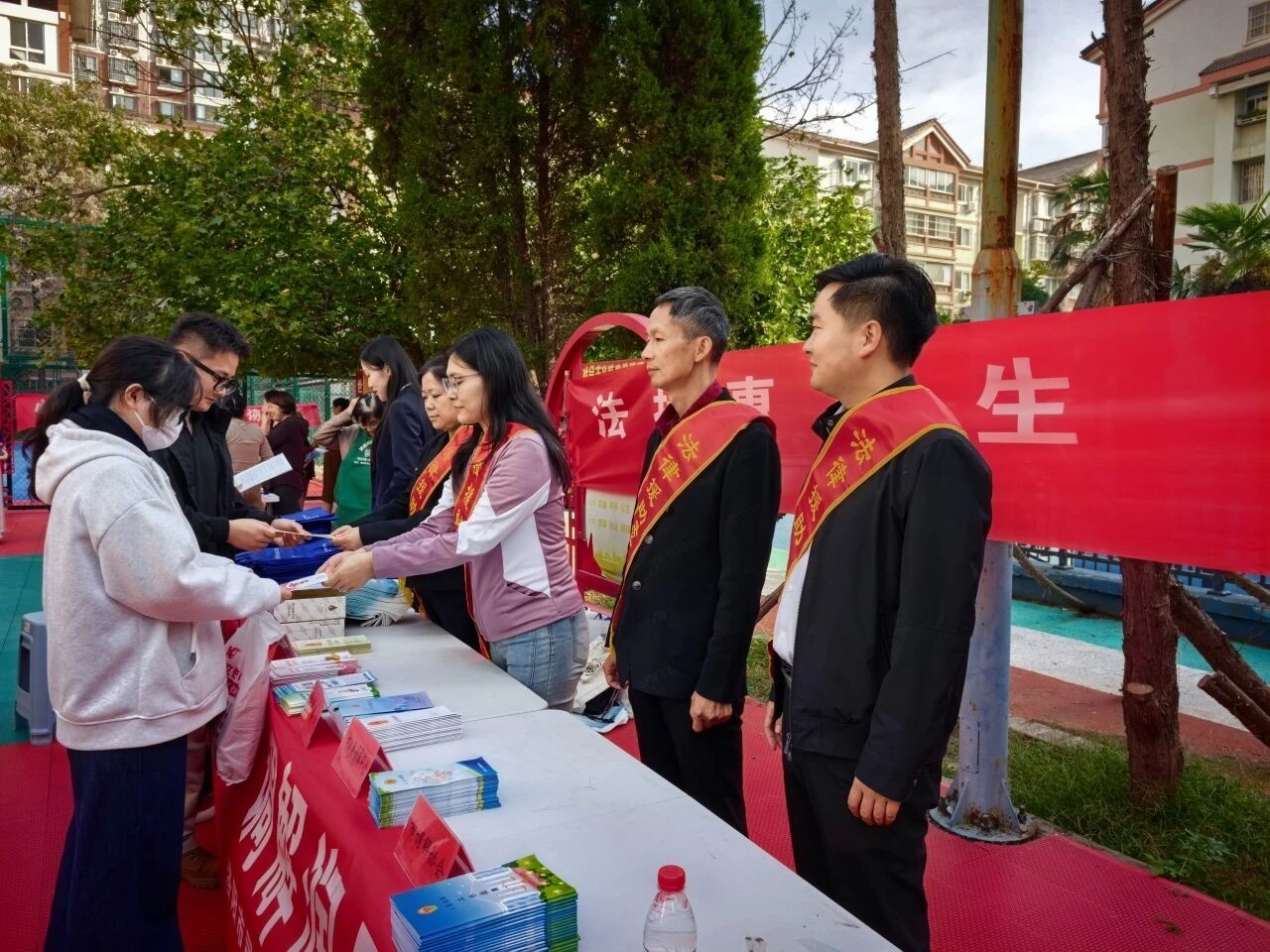 河南省洛阳市司法局开展敬老月法律服务活动