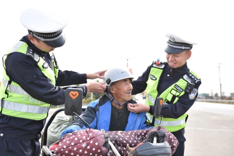 警徽映黑土 守护丰收年——黑龙江省伊春市铁力市公安局全方位护航秋收生产