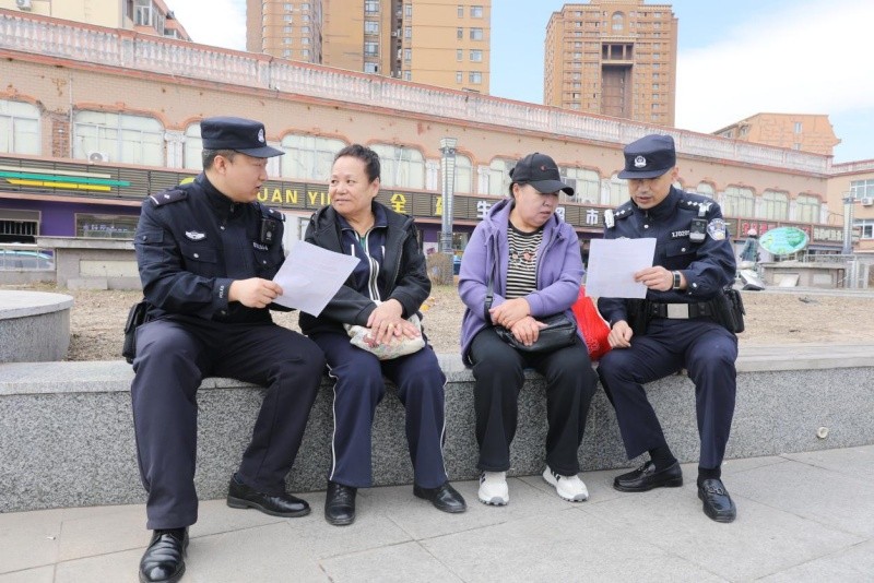 警民携手筑安全——黑龙江省哈尔滨市尚志公安到社区开展“九小场所”安全宣讲活动