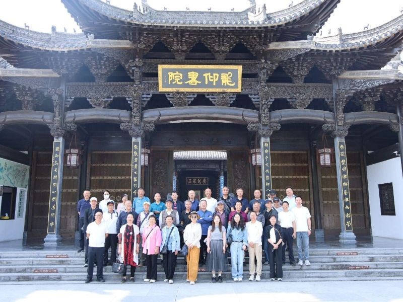 荆州市检察院：踏秋研学传薪火 新老接力守初心