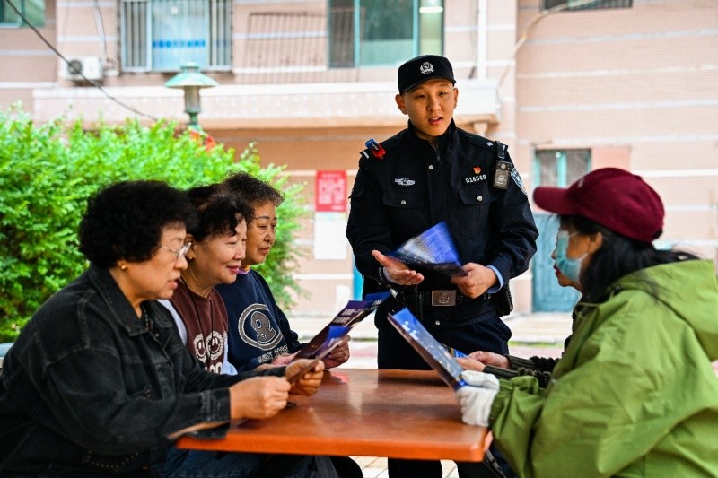 黑龙江省哈尔滨市公安局：扫黑除恶进社区 普法润心护平安