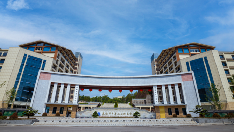 湖北恩施市中等职业技术学校：文明之窗映初心 洁净之美育新风
