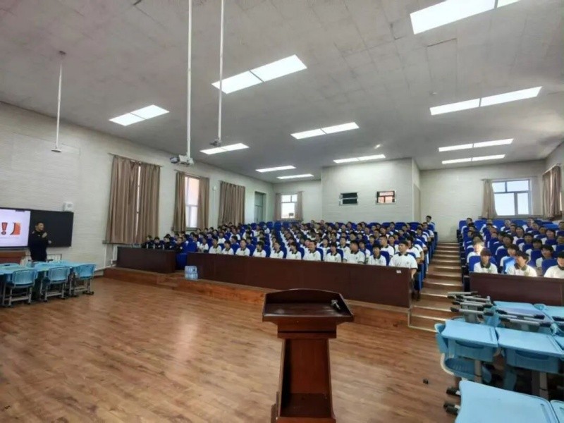 黑龙江省大庆市公安局让胡路分局怡园派出所：精准靶向法治安全宣讲，筑牢校园安全屏障