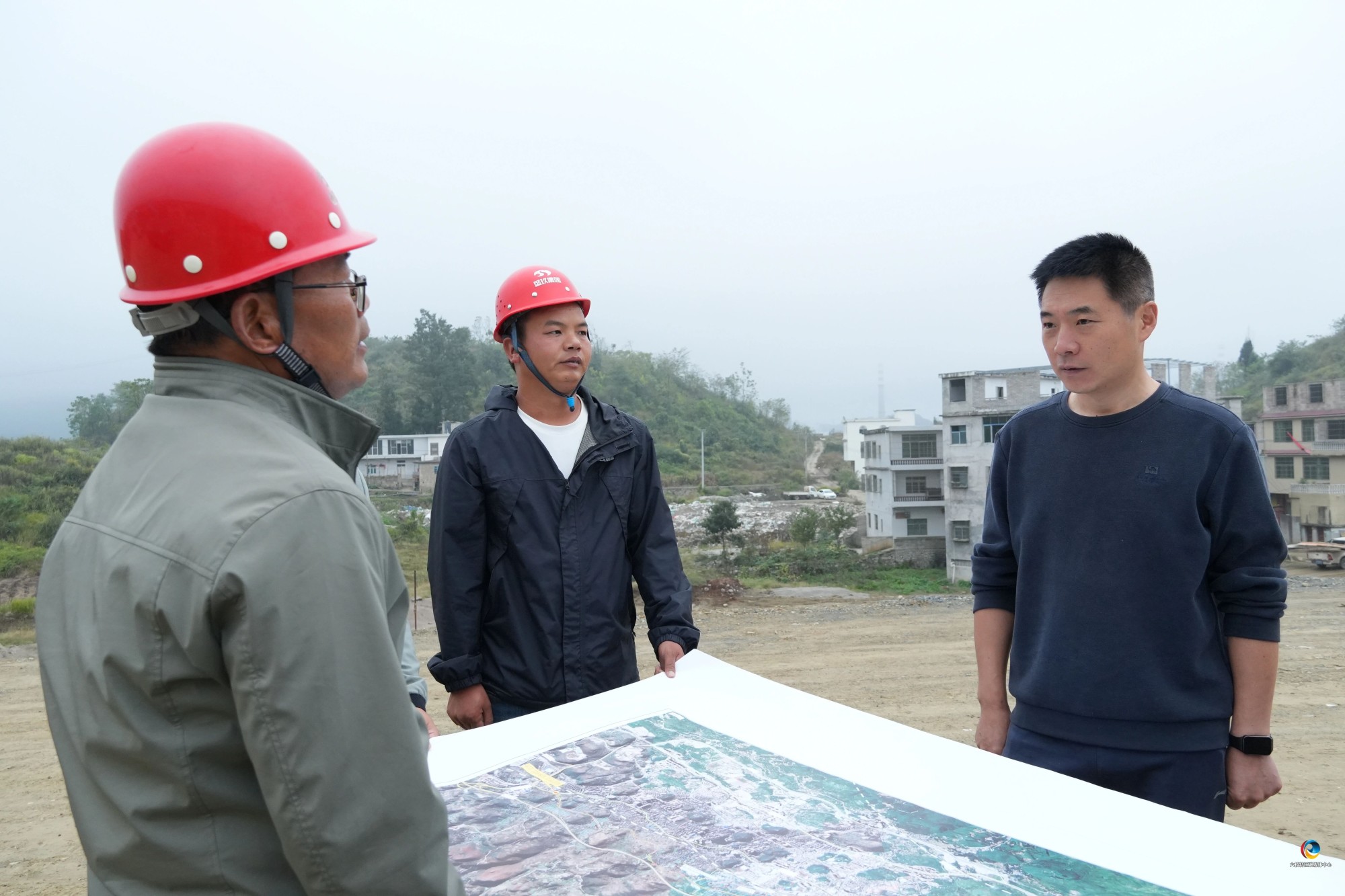 贵州省六盘水市六枝特区党委副书记、政府区长姚洪到新窑镇、落别乡调研重大项目建设