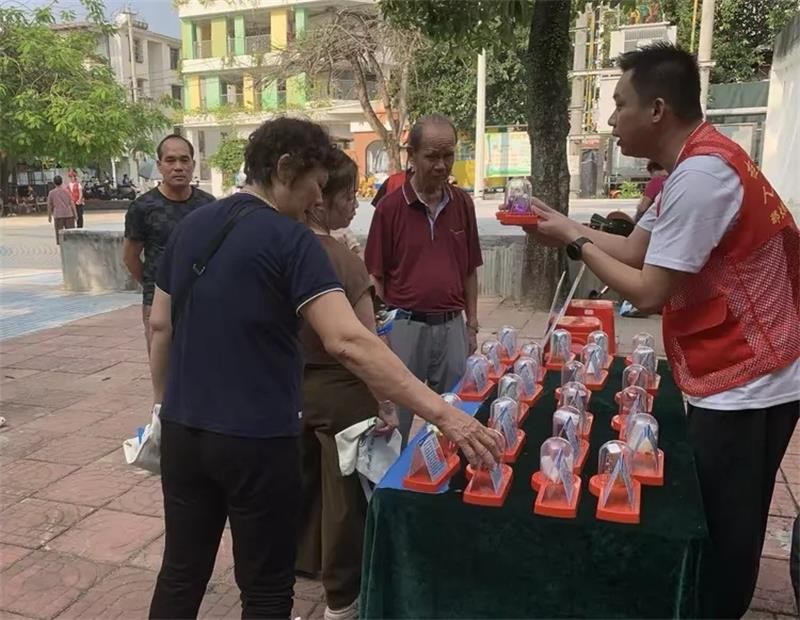 海南省儋州市那大镇开展“防范青少年药物滥用”禁毒宣传活动