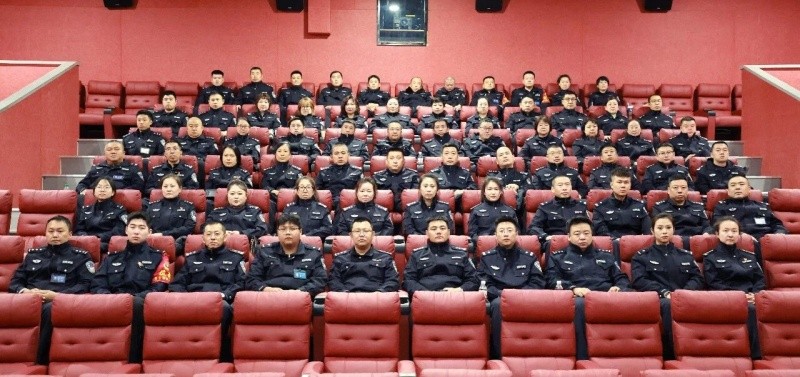 黑龙江省泰来监狱组织民警集中观看影片《神探之痕迹》