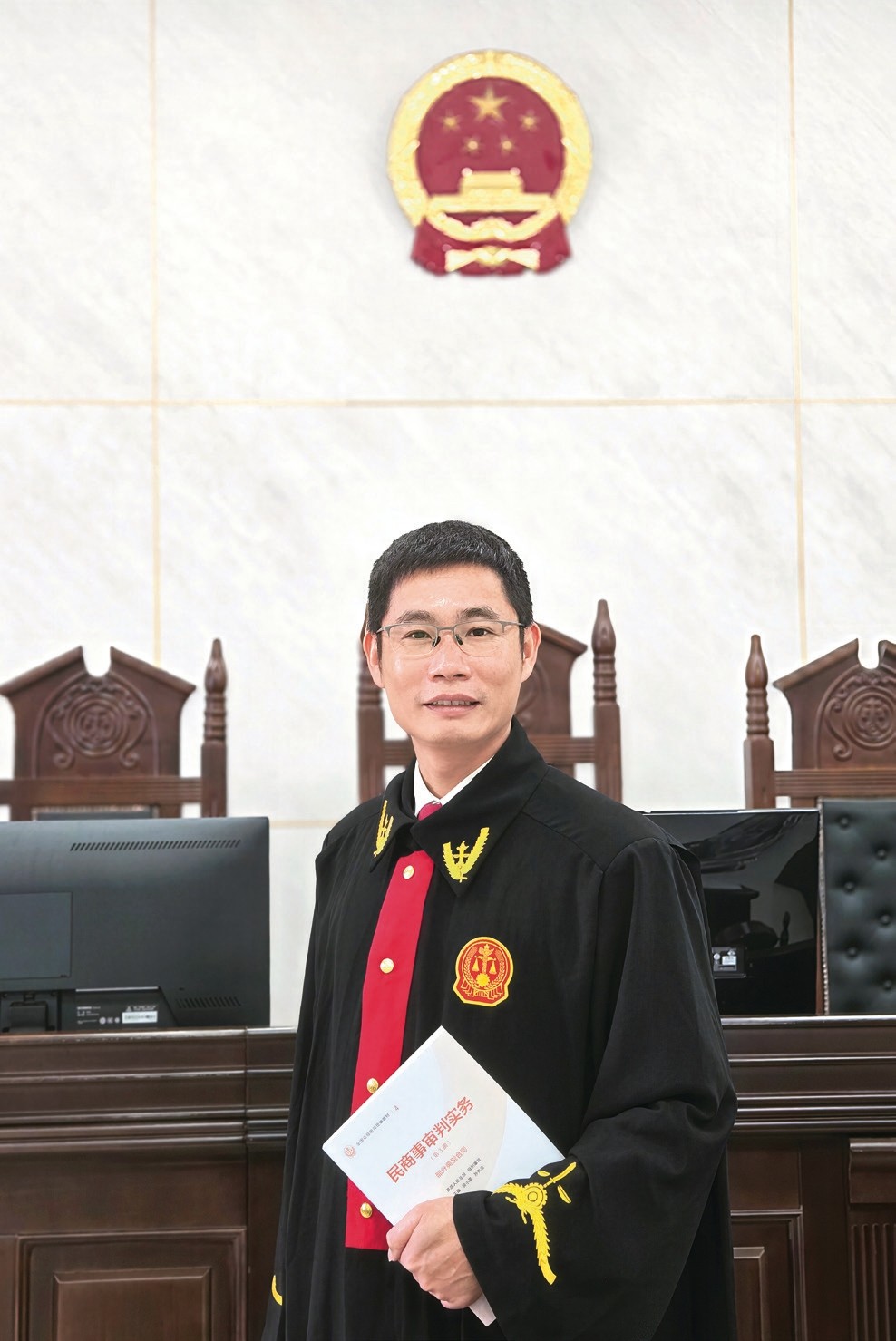 一根树枝巧解百年祖坟纠纷
