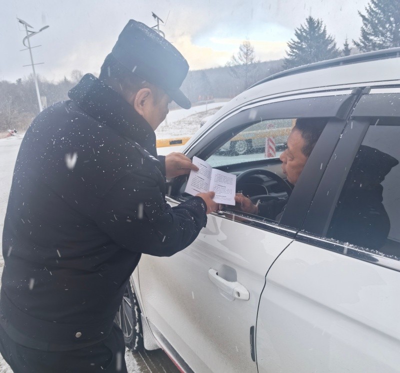 黑龙江省伊春市公安局乌马河森林分局：雨雪天气巡护山间要道 守护林区生态安全